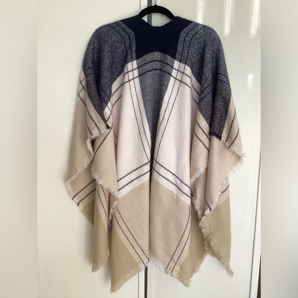 Plaid shawl cape ruana wrap sweater cardigan poncho One Size EUC - Picture 4 of 6